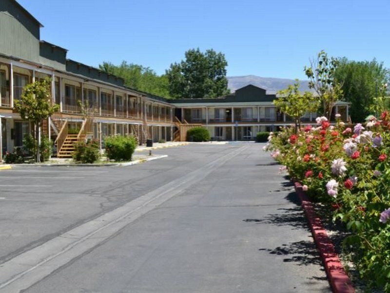 Vagabond Inn Bishop Bagian luar foto